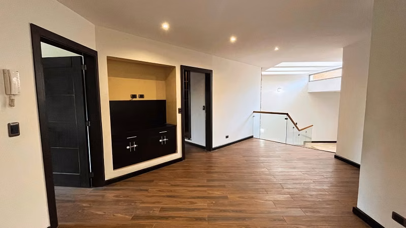 Venta de casa en zona 10 El prado 320 Mt2. de construcción - Imagen 7