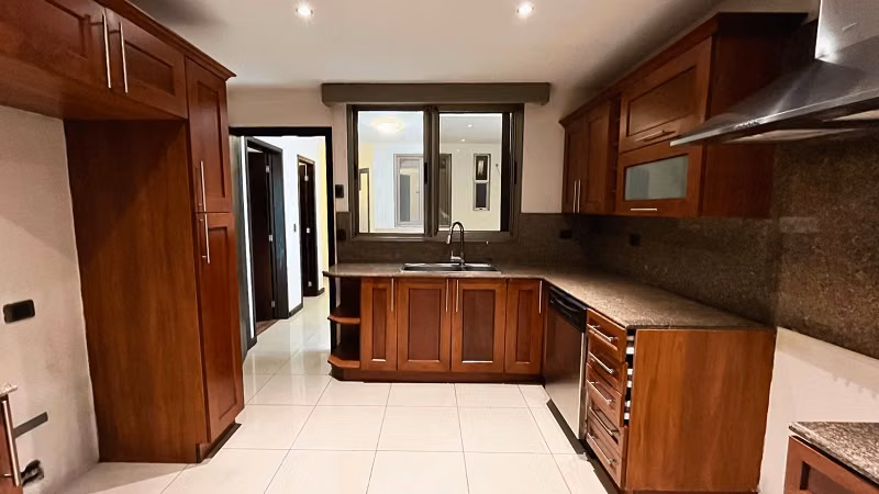 Venta de casa en zona 10 El prado 320 Mt2. de construcción - Imagen 3