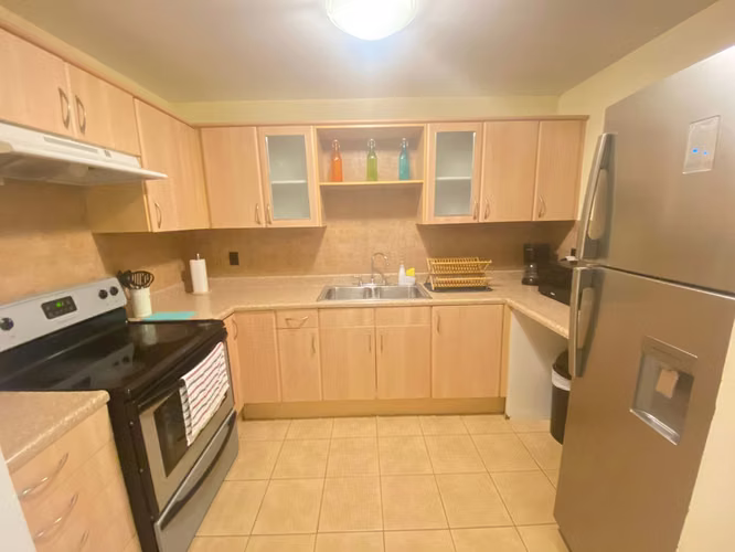 APARTAMENTO EN ZONA 14 AV AMERICAS CON O SIN MUEBLES $1150 - Imagen 7