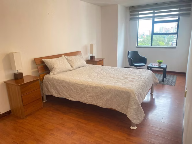 APARTAMENTO EN ZONA 14 AV AMERICAS CON O SIN MUEBLES $1150 - Imagen 13