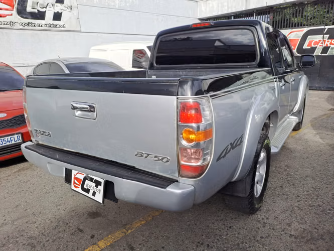 Mazda Bt50 2011 de Agencia Mecanico 4x4 Turbo Diesel un Dueño bien cuidado listo para Trabajar Full Equipo - Imagen 2