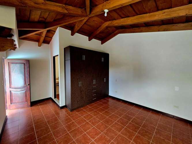 CASA EN VENTA EN ANTIGUA GUATEMALA DENTRO DE CONDOMINIO A 1.6 KM. DEL CENTRO DE LA ANTIGUA  - Imagen 11