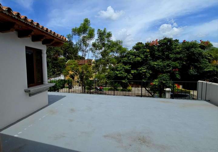 CASA EN VENTA EN ANTIGUA GUATEMALA DENTRO DE CONDOMINIO A 1.6 KM. DEL CENTRO DE LA ANTIGUA  - Imagen 14