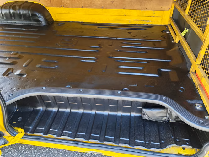 Toyota Hiace 3.0 5L Panel 2018  - Imagen 13
