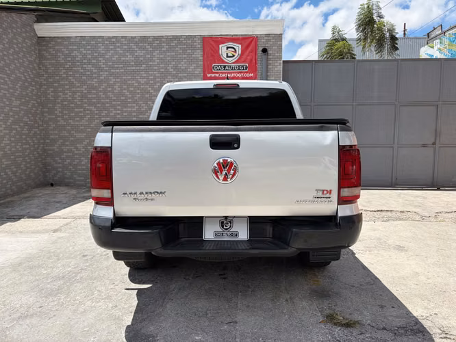Volkswagen Amarok 4Motion Dark Label de Agencia Modelo 2017 - Imagen 2