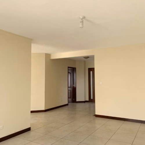 Casa en Venta Bosques de San Nicolas Zona 4 Mixco - Imagen 3