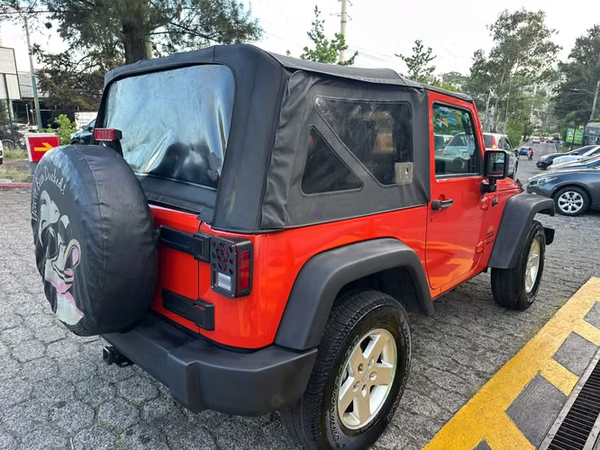Jeep wangler automático modelo 2015 - Imagen 8