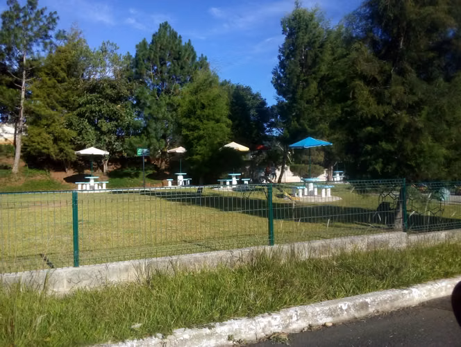 Hermoso terreno en Puerta de Hierro, frente al área verde - Miniatura 5