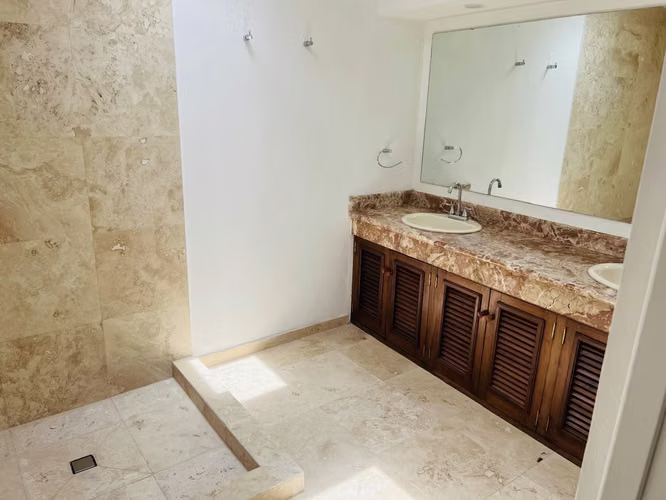 Casa en renta – Zona 14  La Villa fuera de garita  - Imagen 9