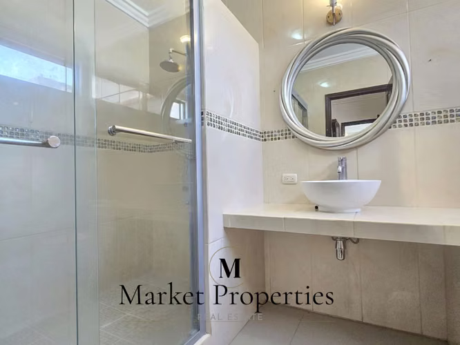 Casa en venta Zona 16, Montesolar | 540 m² | 4 habitaciones