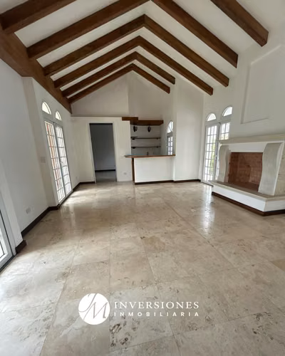Mansión en Venta de 5 Dormitorios en zona 16 - Imagen 8