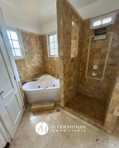 Mansión en Venta de 5 Dormitorios en zona 16 - Imagen 9