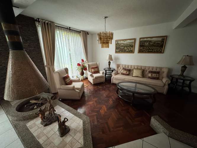 CASA EN RENTA EN LAS CHARCAS ZONA 11 TOTALMENTE AMUEBLADA - Imagen 2