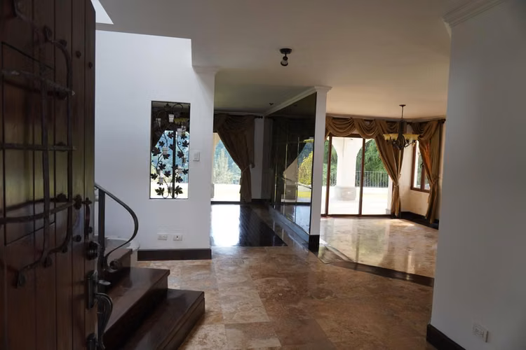 CASA HERMOSA EN VENTA EN EL PRADO ZONA 10 - Miniatura 3