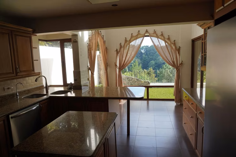 CASA HERMOSA EN VENTA EN EL PRADO ZONA 10 - Miniatura 5
