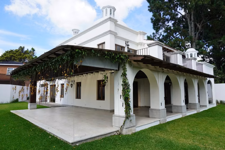 CASA HERMOSA EN VENTA EN EL PRADO ZONA 10