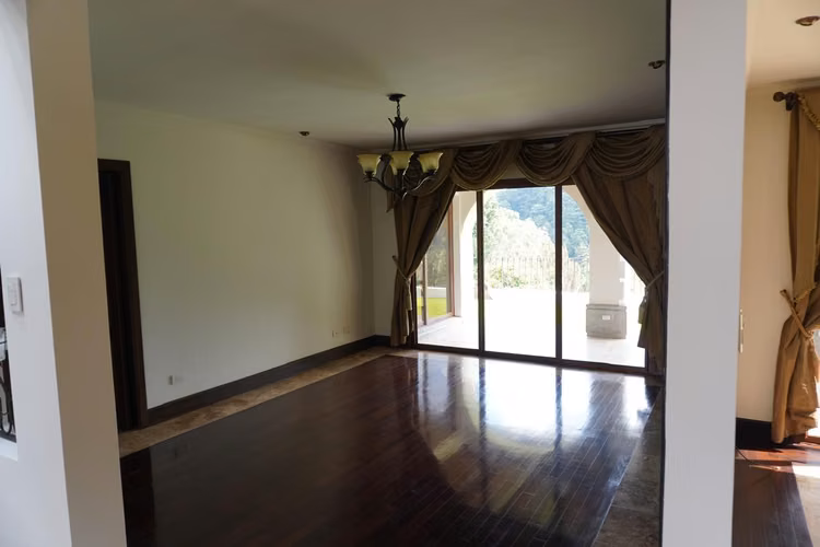 CASA HERMOSA EN VENTA EN EL PRADO ZONA 10 - Miniatura 6