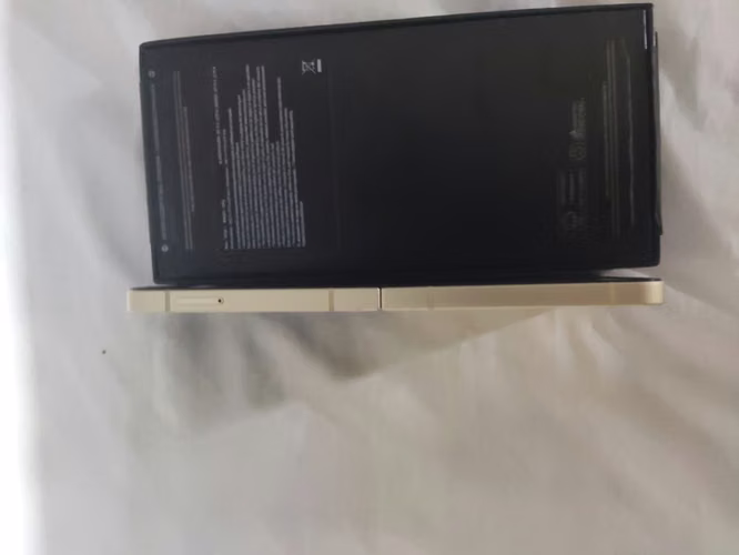 Samsung Galaxy Z Flip 6 con caja y manuales