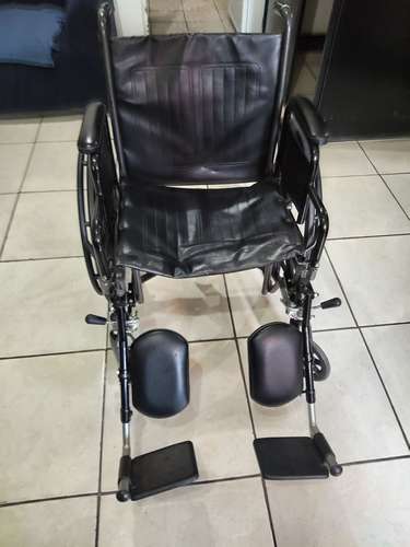 Vendo Silla Plegable con Ruedas - Imagen 3