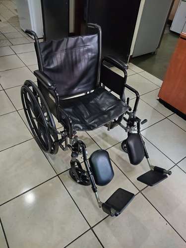 Vendo Silla Plegable con Ruedas - Imagen 2