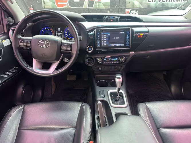 Toyota Hilux 2018 Automático y Tiptronic 4x4 de Agencia Turbo Diesel Nítido Nada que Invertir un Dueño - Imagen 8