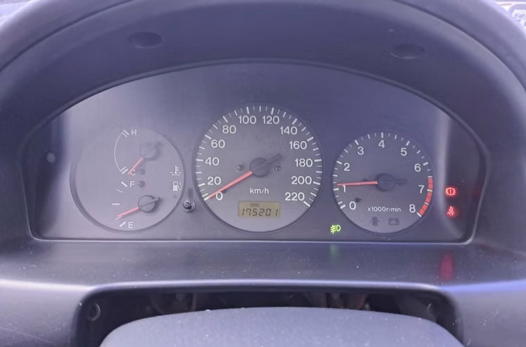 Mazda 323 Mecánica de Agencia 2000 Bien cuidada un dueño