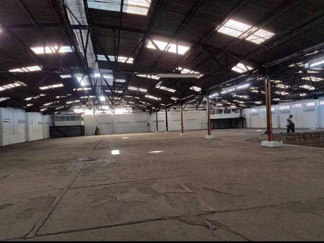¡AMPLIA BODEGA EN RENTA EN ZONA 5!