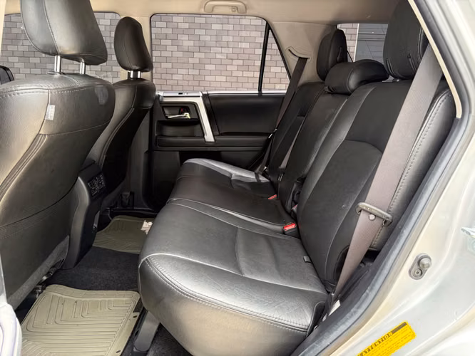 Toyota 4Runner SR5 de Agencia Modelo 2022 - Imagen 12