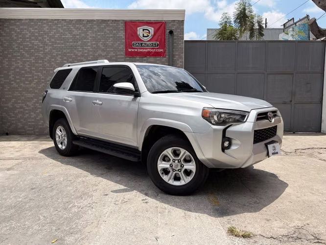 Toyota 4Runner SR5 de Agencia Modelo 2022 - Imagen 1