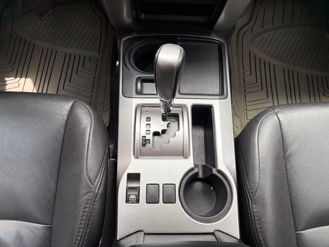 Toyota 4Runner SR5 de Agencia Modelo 2022 - Imagen 17