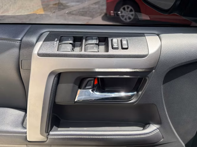 Toyota 4Runner SR5 de Agencia Modelo 2022 - Imagen 10