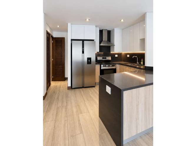 Apartamento en Venta Zona 10 - Imagen 2