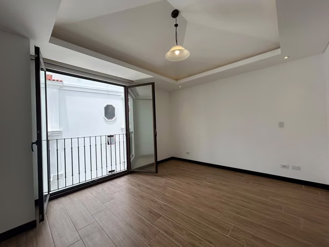 Amplio Apartamento de 3 Habitaciones + Servicio en Lirios III | Cayalá