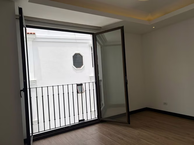 Amplio Apartamento de 3 Habitaciones + Servicio en Lirios III | Cayalá