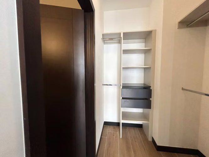 Amplio Apartamento de 3 Habitaciones + Servicio en Lirios III | Cayalá