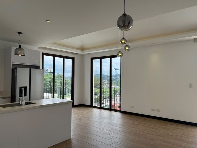 Amplio Apartamento de 3 Habitaciones + Servicio en Lirios III | Cayalá