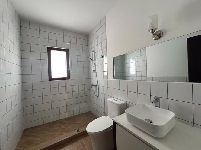 Amplio Apartamento de 3 Habitaciones + Servicio en Lirios III | Cayalá