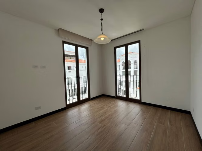 Amplio Apartamento de 3 Habitaciones + Servicio en Lirios III | Cayalá