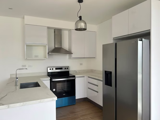Amplio Apartamento de 3 Habitaciones + Servicio en Lirios III | Cayalá