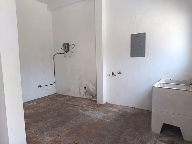 AMPLIA PROPIEDAD EN VENTA EN RESIDENCIAL VILLA SOL ZONA 12 - Imagen 6