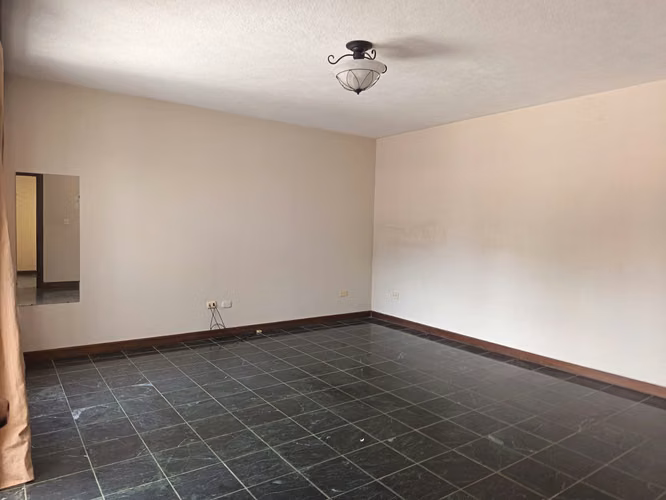 AMPLIA PROPIEDAD EN VENTA EN RESIDENCIAL VILLA SOL ZONA 12 - Imagen 2