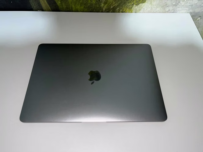 MacBook Air M1 - estado de la batería 98% con cargador original - Imagen 2