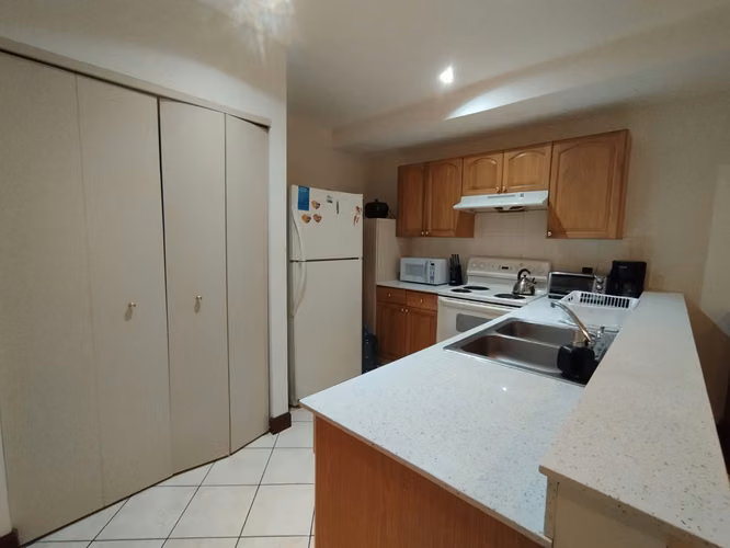 Apartamento Amueblado y Equipado en Renta Zona 10 Area Oakland