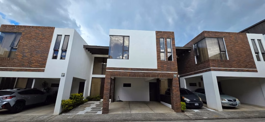 CASA HERMOSA EN VENTA ZONA 16 