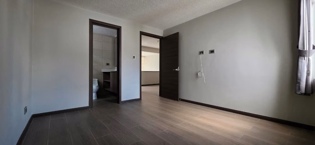 CASA HERMOSA EN VENTA ZONA 16  - Imagen 4