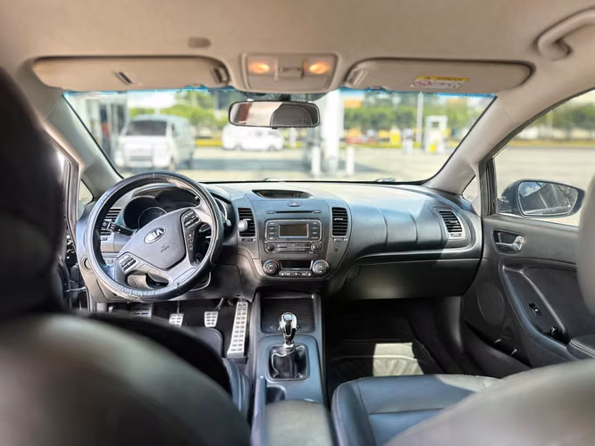 Kia cerato 2016 negro - Imagen 6