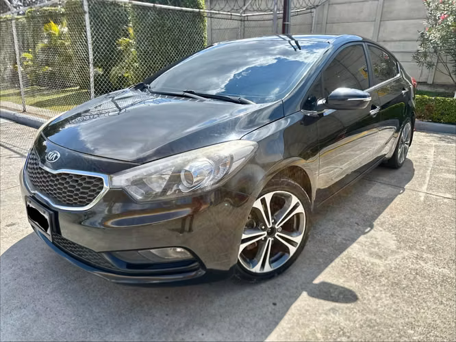 Kia cerato 2016 negro - Imagen 3