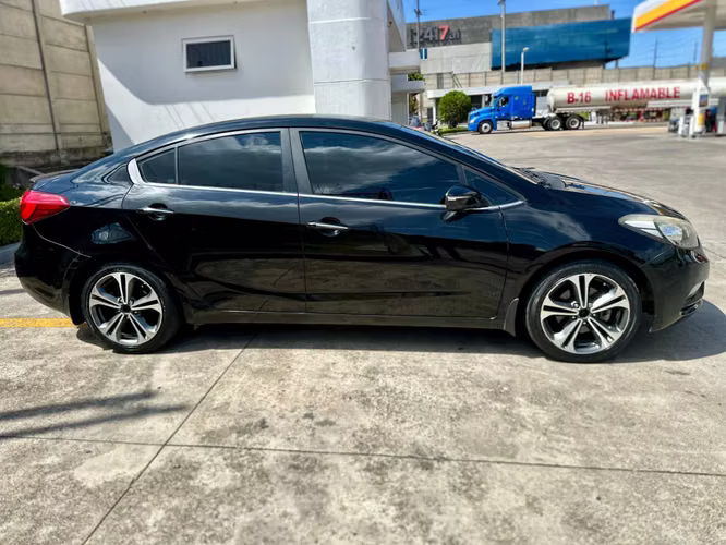 Kia cerato 2016 negro - Imagen 2