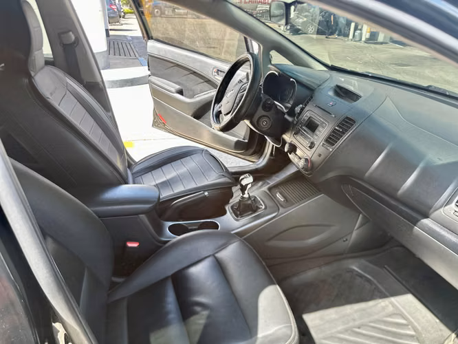 Kia cerato 2016 negro - Imagen 7