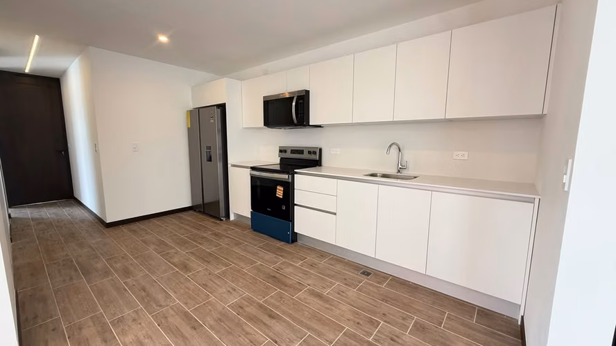 RENTA DE APARTAMENTO PARA ESTRENAR EN EDIFICIO TORRE FERRÁN, ZONA 14 - Imagen 6